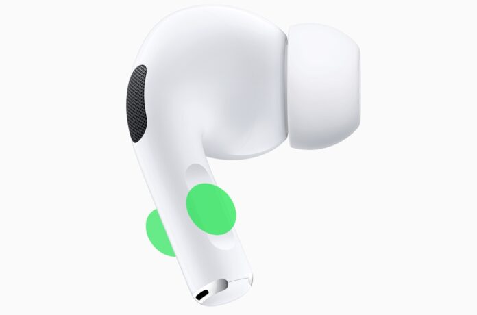 Az Apple AirPods Pro 2 fülhallgatója fontos frissítést kap: Az Adaptív hang, a Személyre szabott hangerő és a Beszélgetés-tudatosság funkciók érkeznek