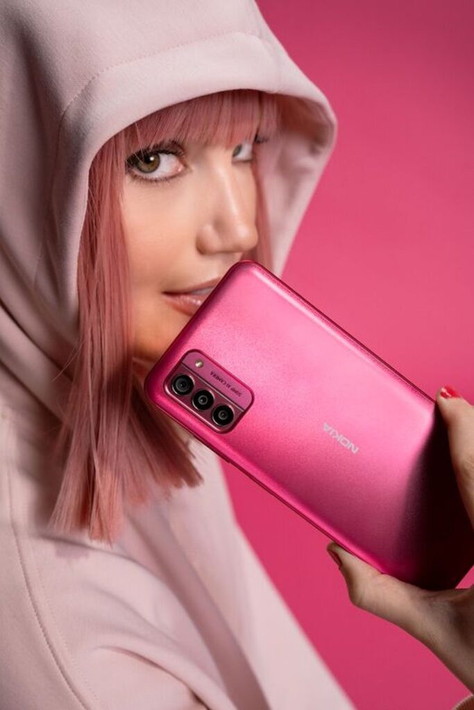 A Nokia G42 5G So Pink modell háromnapos akkumulátorral és otthoni javítási lehetőséggel érkezik