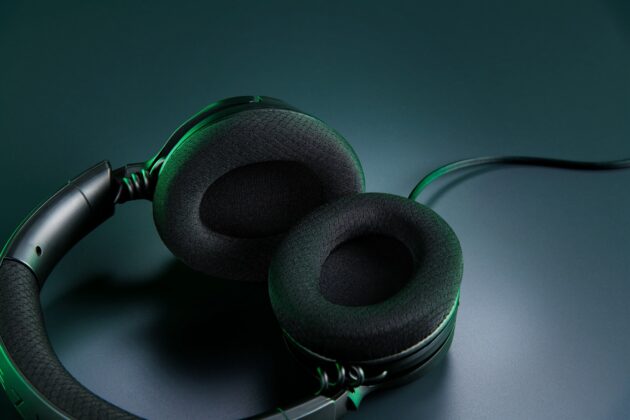 Razer Kraken V4 bejelentve: Gamer fejhallgatók RGB világítással és kiváló minőségű mikrofonnal