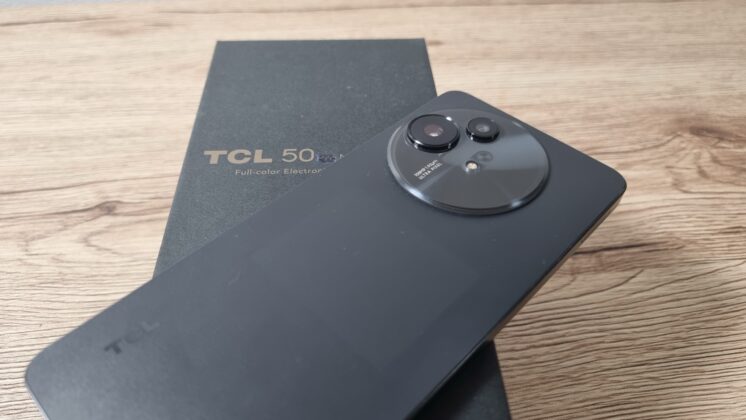 TCL 50 NXTPaper 5G kicsomagolás: papírszerű kijelző, ceruzás tok és akár 7 napos üzemidő